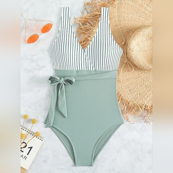 New, Striped contrast swimsuit with side tie womens medium 8 10 - Picture 2 of 5